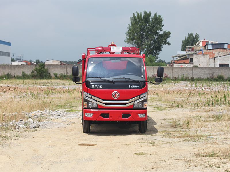 東風(fēng)D6消防車(chē)