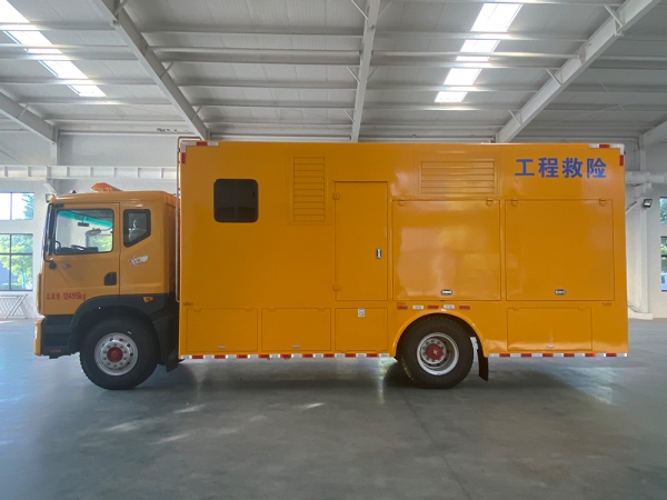 東風(fēng)D9工程救險車帶休息室